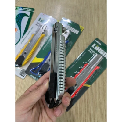 Hình ảnh dao rọc giấy lưỡi thép Nhật, vỏ composite bền đẹp