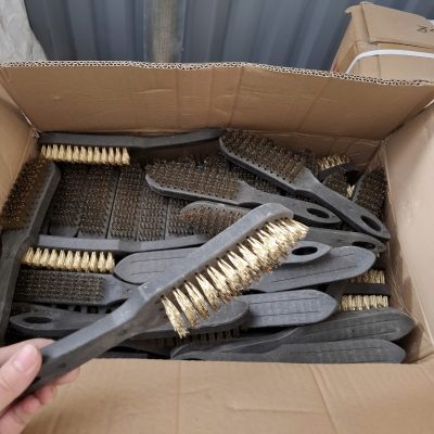 Chổi sắt cầm tay làm sạch gỉ sét, dầu mỡ, ba via sau hàn
