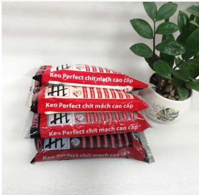 Thợ thi công keo chít mạch chống thấm chuyên nghiệp