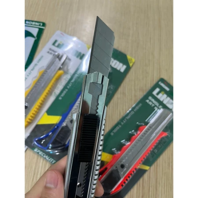 Thiết kế dao rọc giấy lớn chứa sẵn 5 lưỡi – đổi lưỡi siêu nhanh