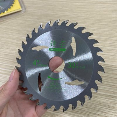 Ảnh cận cảnh lưỡi cưa gỗ XMY chính hãng, chất liệu hợp kim